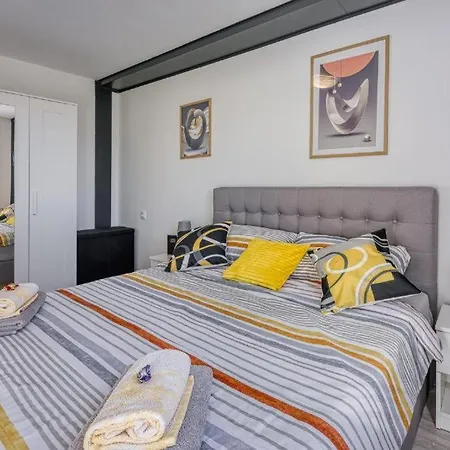 Leni Apartment Pula